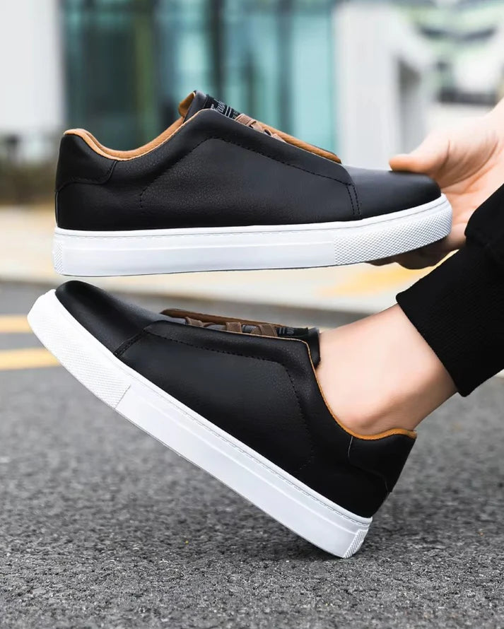 Sneakers cuir au style lisse