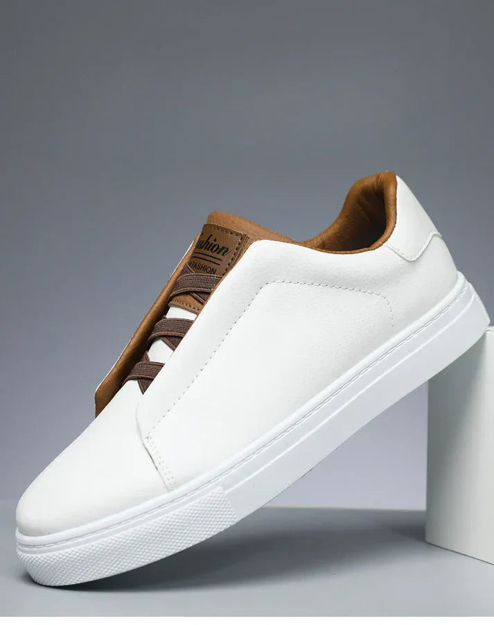 Sneakers cuir au style lisse
