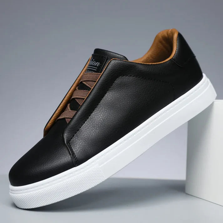 Sneakers cuir au style lisse